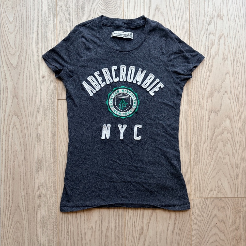 3/$20 Abercrombie & Fitch Charcoal Gray Heather Graphic Tee Size XS